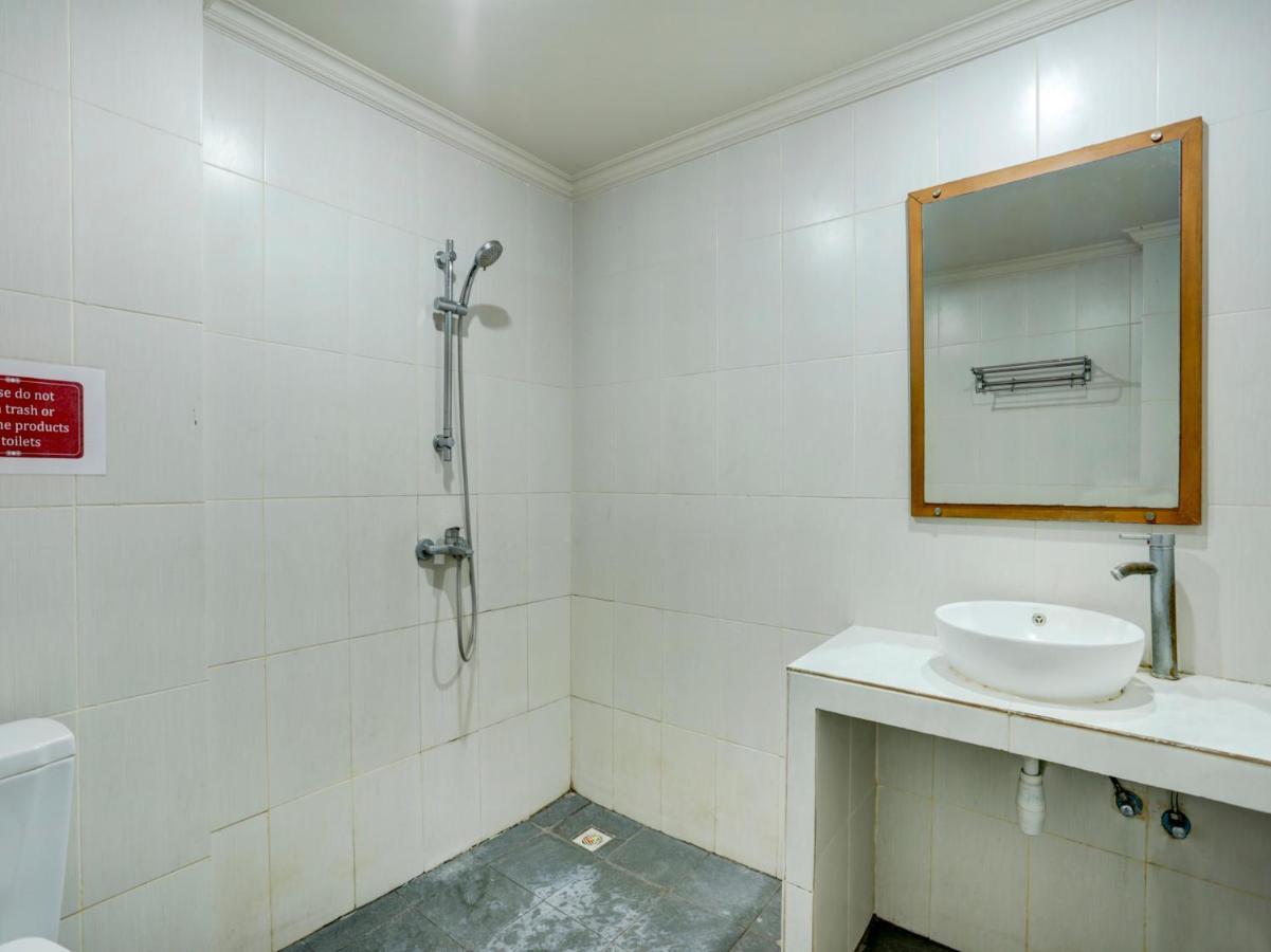Oyo 3950 The Ratna Hotel Кута Экстерьер фото